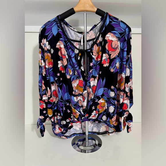 Free People Keepin’ On Tee Tropical Floral Print Women's Ling Sleeve Blouse Med. - Picture 7 of 12